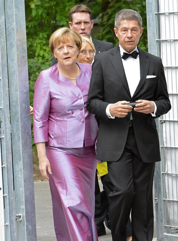 Angela Merkel Sauer