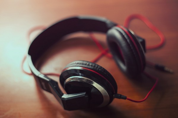 Hackers can now turn your headphones into a microphone that can capture your conversations