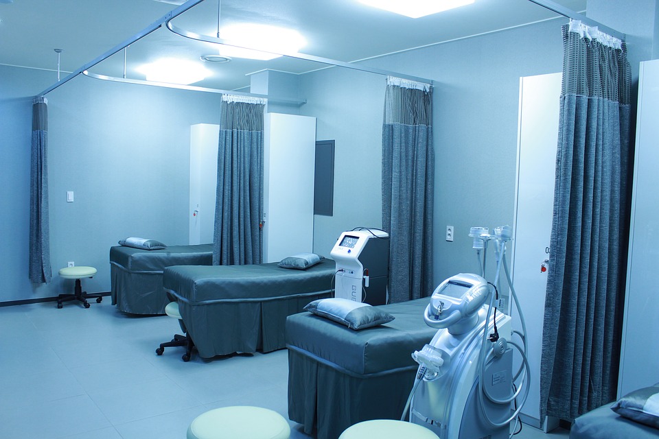 Hospital quarantined after 5 people suffer mysterious hallucinations – illness spread by touch