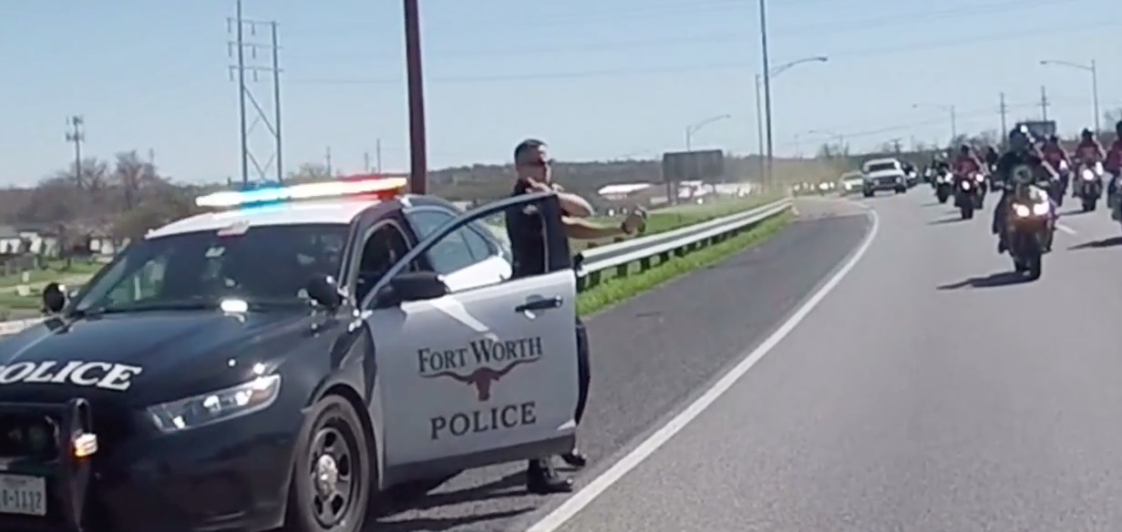 Cop maces innocent bikers! (Video)