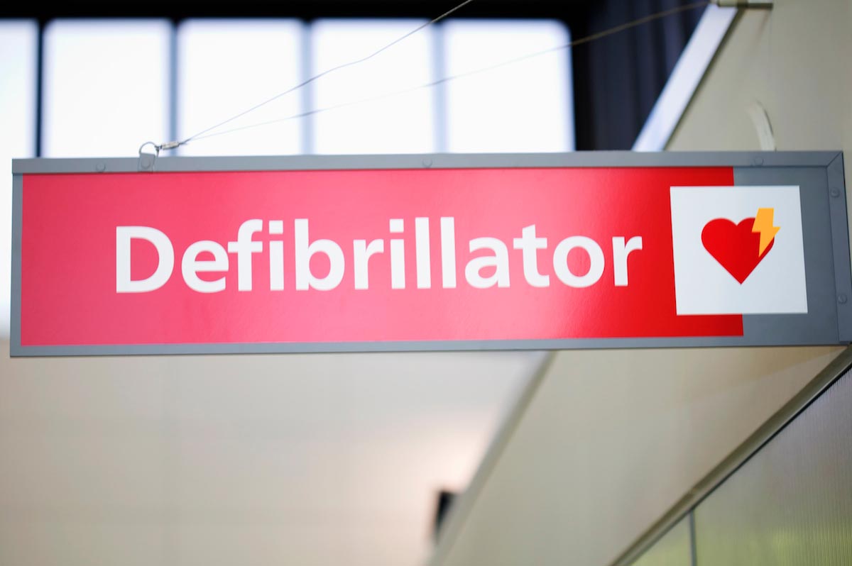 FDA warns 400,000 heart defibrilators could be defective after two recent deaths from battery failure