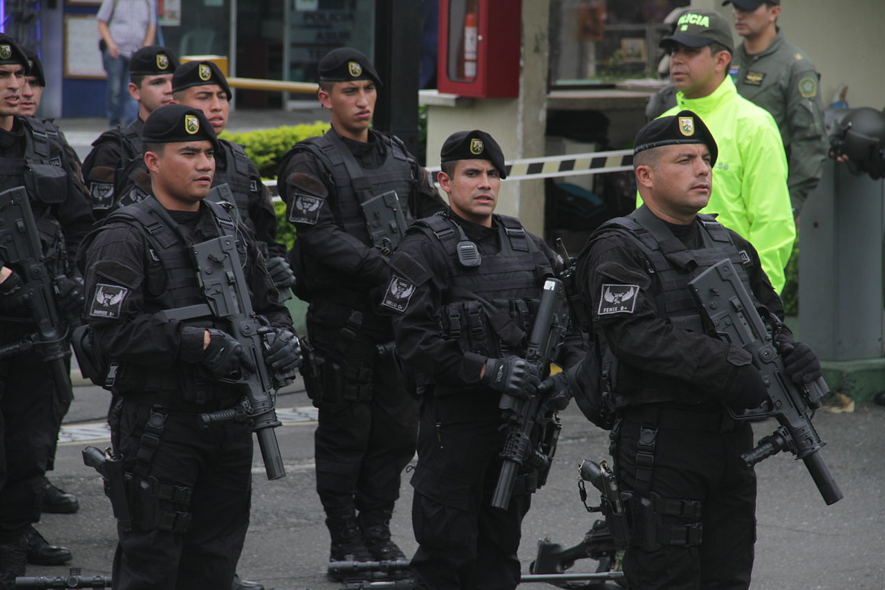 Police state descends upon America as woman ordered at gunpoint to STOP PRAYING in her own home