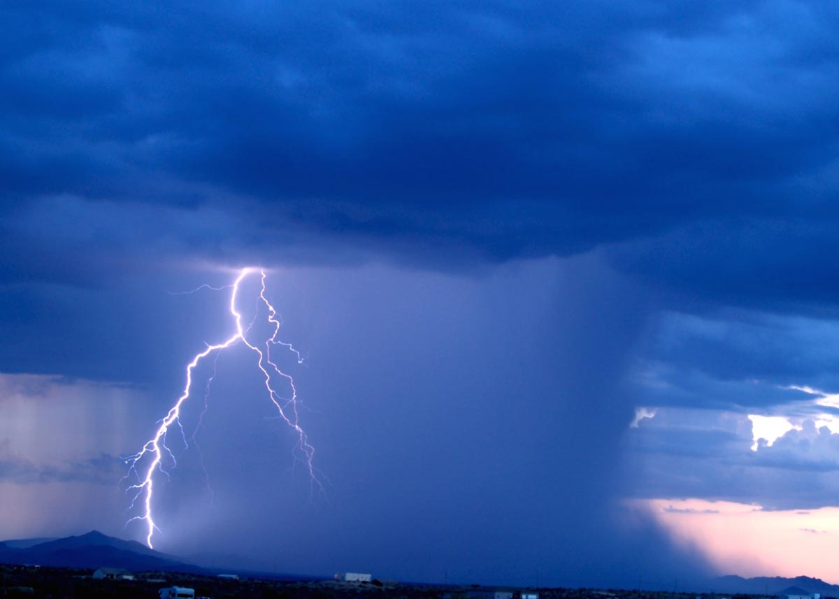 Study suggests electrically charging airplanes to avoid lightning strikes by repelling the energy