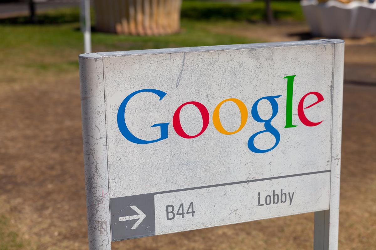 Google reaches a whole new depth of EVIL by keeping “black lists” of white, conservative employees to deny promotions