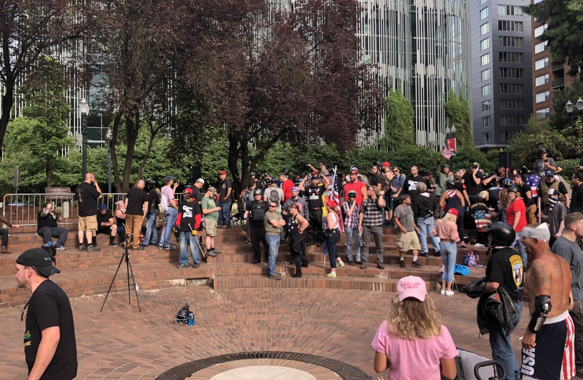 CONFIRMED: Portland police are on the side of left-wing Antifa terrorists; the feds will need to bring them in line with law and order