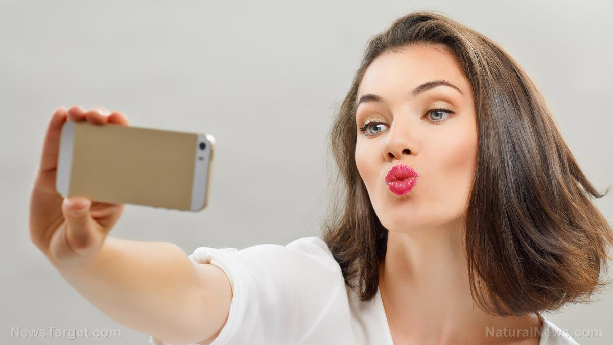 Learn more about ‘selfie wrist’ – and why it’s a real problem