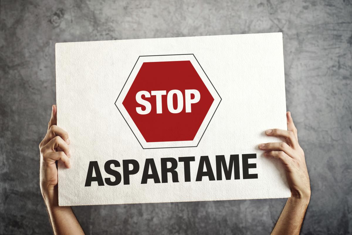 Leaked emails mention aspartame causing holes in brains of mice