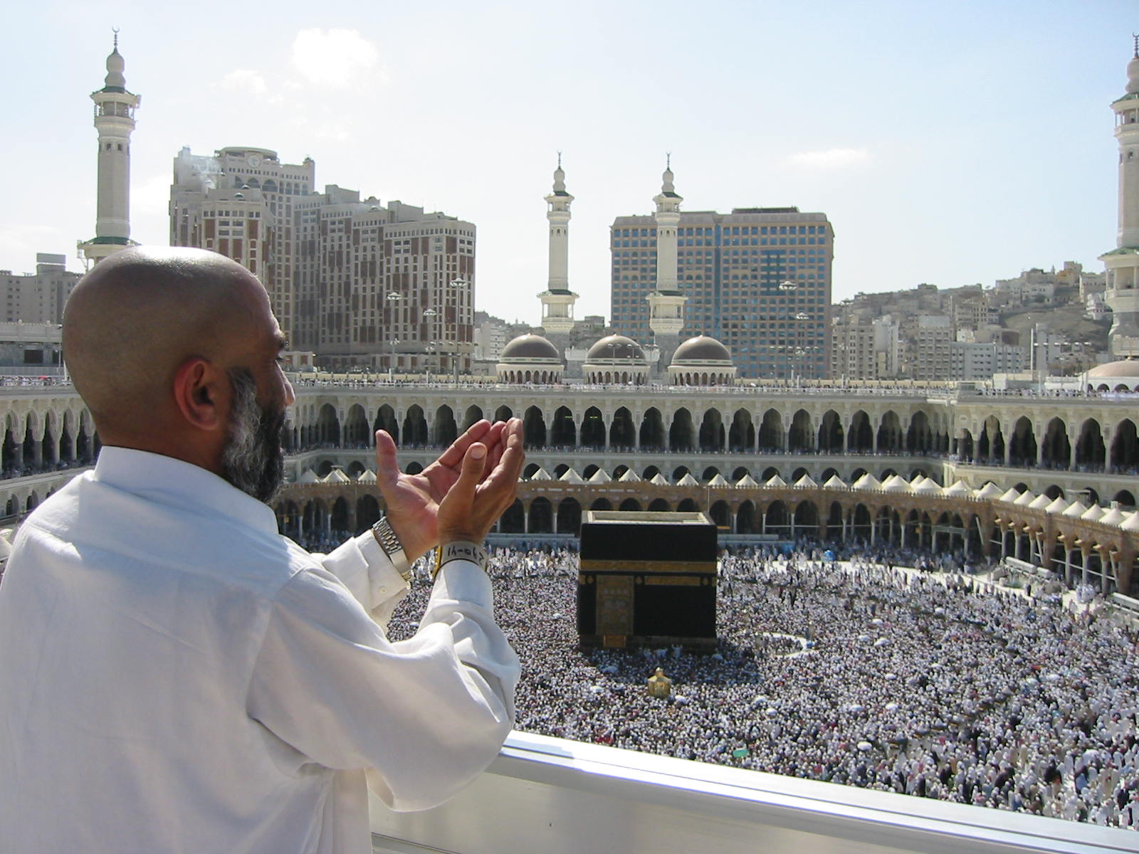 Saudi Arabia clears out Islam’s holiest site due to coronavirus fears