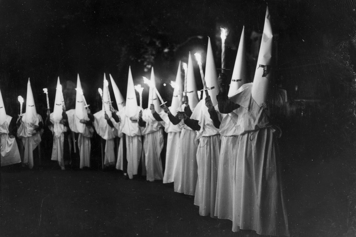This big media outlet HIDES the KKK’s past ties to Democratic party