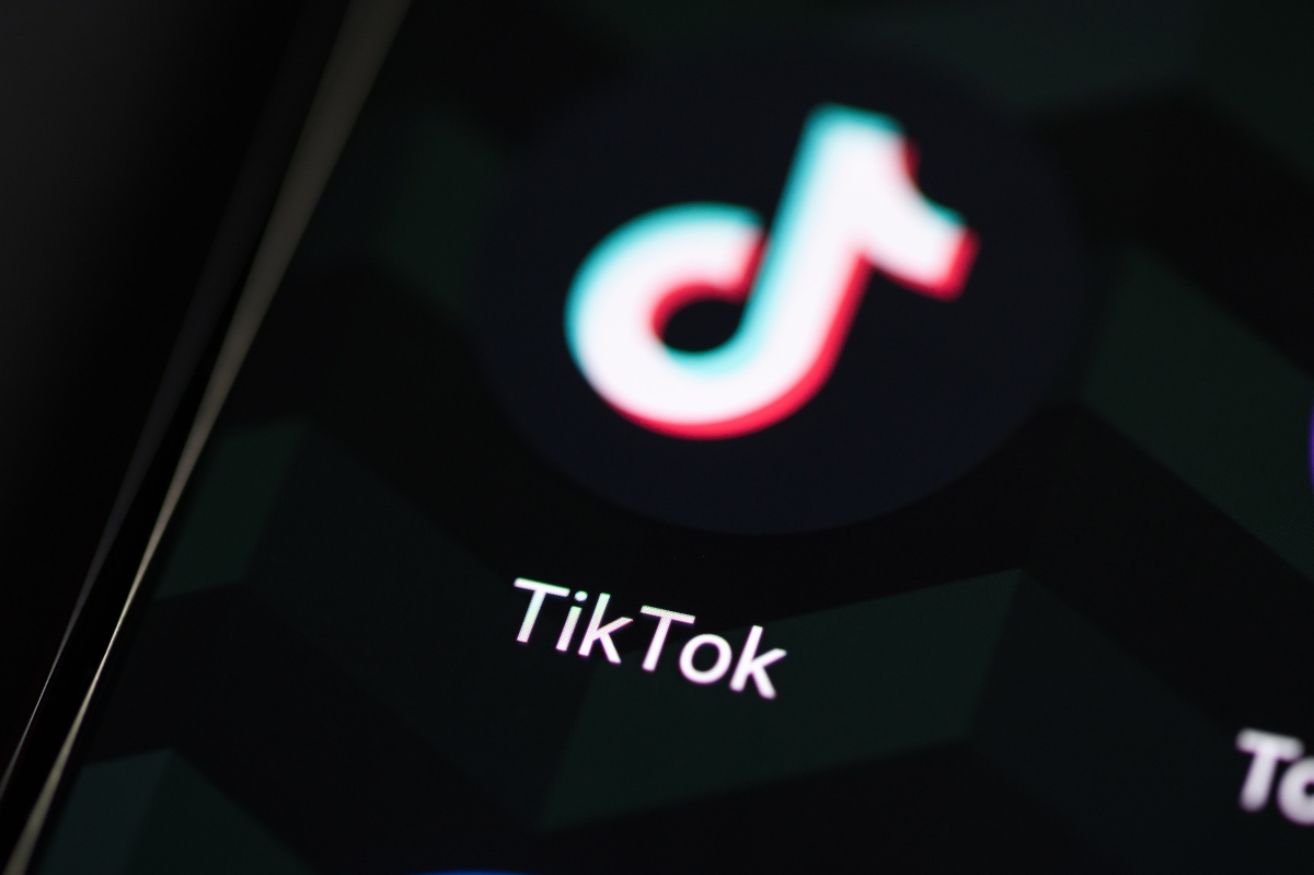 15 AGs demand Apple, Google app stores change TikTok rating to “mature”