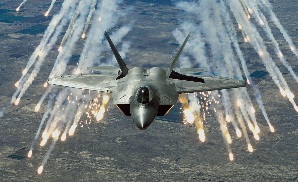 Here we go with the fake Alien invasion we were warned about lol - Top U.S. Air Force General Makes Shocking Remarks About Unidentified Objects Shot Down By U.S. Military F-22-raptor-firing